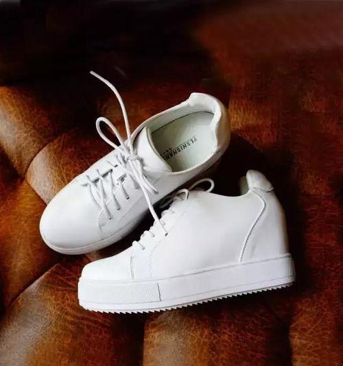 女明星厚底白鞋,女明星厚底白鞋演绎简约优雅风