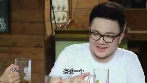 吃瓜的路人,揭秘街头热议背后的故事