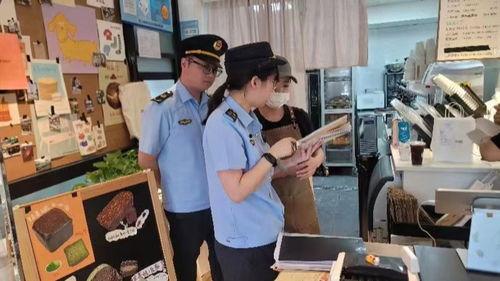 警察来网红店做客视频,警察叔叔打卡网红店，温馨瞬间引网友热议