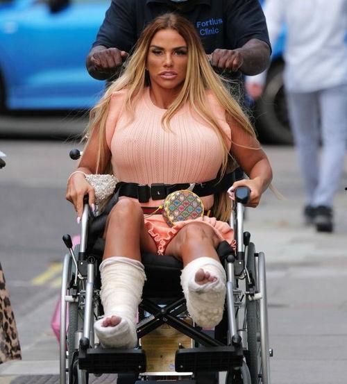 石膏女明星,揭开神秘面纱，探寻演艺圈背后的故事