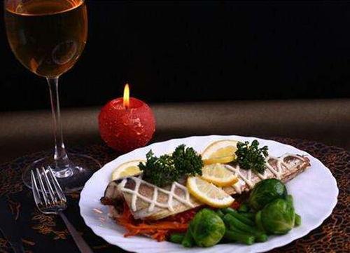 问候男朋友吃瓜晚饭,与男友共享温馨时光